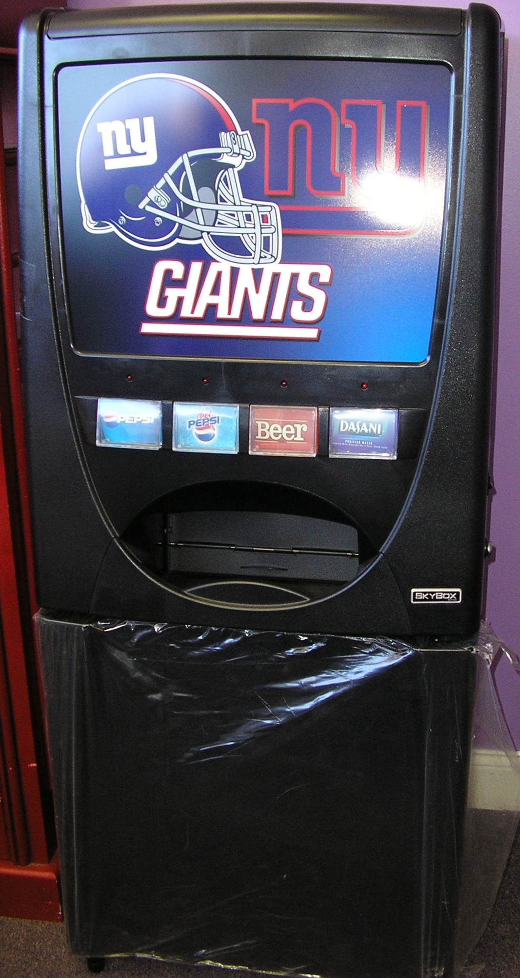 Pop Machine For Sale >> New York Giants Skybox Personal Beverage Vending Machine For Sale By Pop Machine For Sale >> New York Giants Skybox Personal Beverage Vending Machine For Sale By